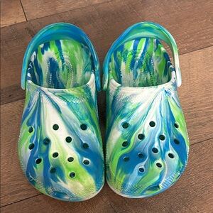 CROCS Kids Blue, Green & White Swirl Clogs